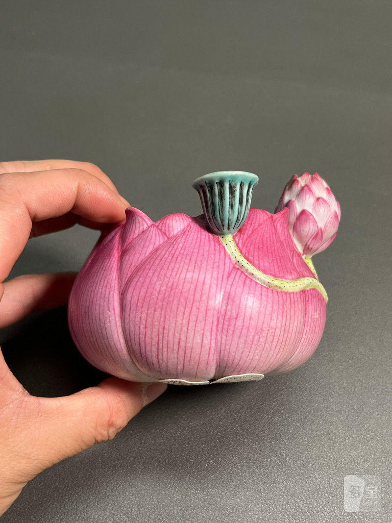 清乾隆  粉彩荷花形水盂 - 图7